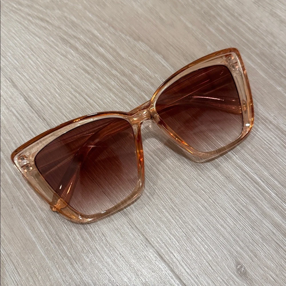 Champagne Dreams Cat-Eye Sunglasses NEW 🏷️